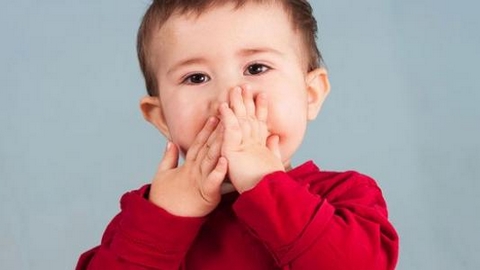تأخر النطق عند الأطفال.. متى يكون السبب مرضيا؟