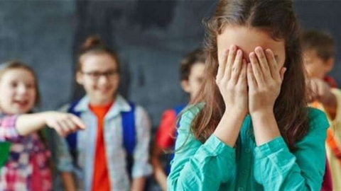يجب الانتباه لها.. علامات تُبين أن ابنك يتعرض للتنمر