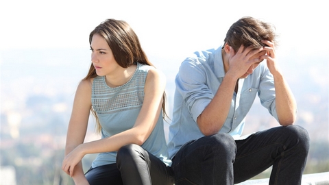 الغيرة الزائدة.. الحب الذي يتجاوز المعقول ويهدد زواجك