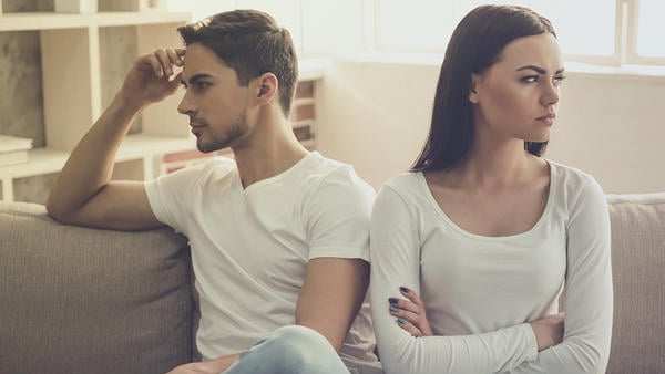 التجاهل.. يجذب الرجل أم يوسع الفجوة بينكما؟