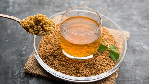 فوائد شرب ماء الحلبة في الصباح