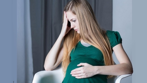 لماذا تُصبح الحامل عرضة للتقلبات المزاجية؟