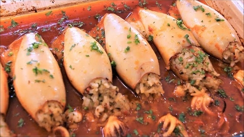 حبار محشو بصلصة الفطر