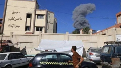 الإعلام الحكومي والصحة يدينان قصف الاحتلال مجمع ناصر الطبي بخانيونس
