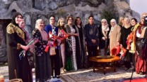 صورة معبرة عن المتوجة بالجائزة الأولى في مهرجان الشعر النسوي أية رزايقية لـ “الموعد اليومي”: كان لدي ثقة في نصي وشعور قوي باحتمالية الفوز