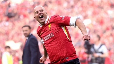 ليفربول يستعد لتجديد عقد آرني سلوت