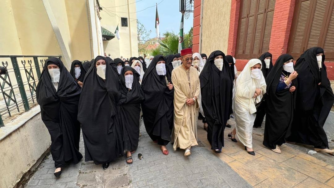 تجديد العهد مع التقاليد ومظاهر الهوية الثقافية المحلية