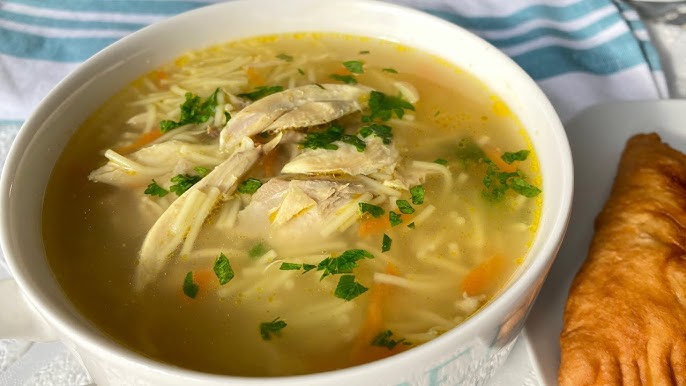 شوربة الشعرية بالدجاج والبصل