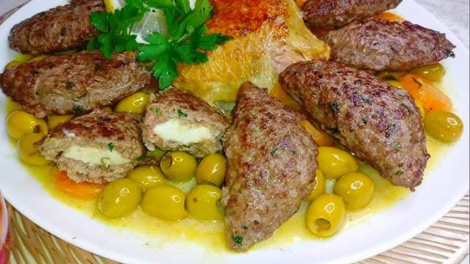 كويرات اللحم المفروم المحشوة بالموزاريلا