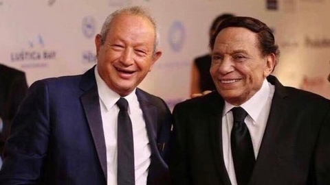نجيب ساويرس “يحرج” أحد متابعيه