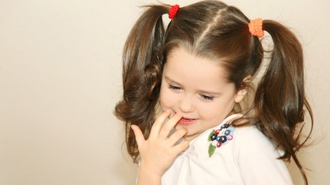 نصائح لمساعدة طفلك على تخطي الخجل