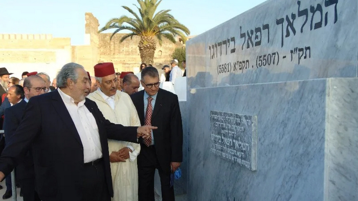 طمس الهوية الإسلامية وتعزيز الحضور اليهودي في الحياة العامة ينذر بانفجار وشيك للمغرب