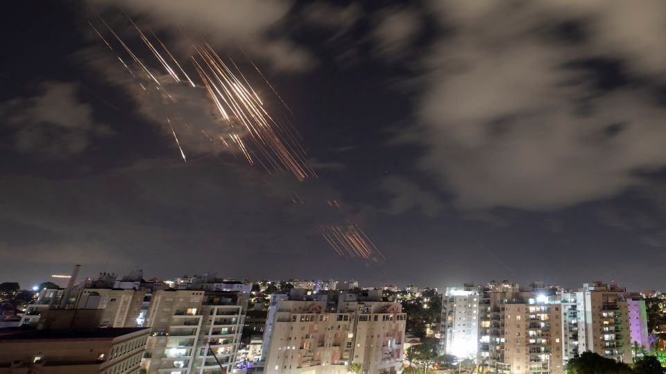 بعد 3 هجمات إيرانية كثيفة..الصواريخ الإيرانية تنهمر على كيان العدو الصهيوني
