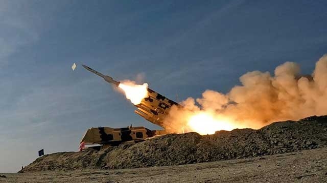 إيران تنفذ هجوم صاروخي على قاعدة العديد في قطر ردًا على العدوان الأمريكي