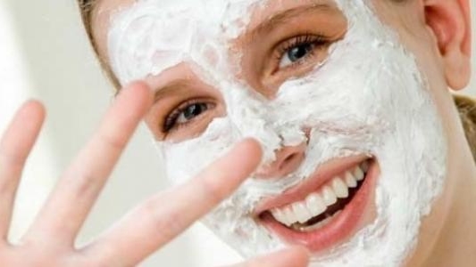 قناع الحليب بالفرينة لبشرة صافية وبيضاء
