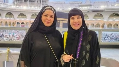 عودة إلهام شاهين وهالة سرحان إلى القاهرة