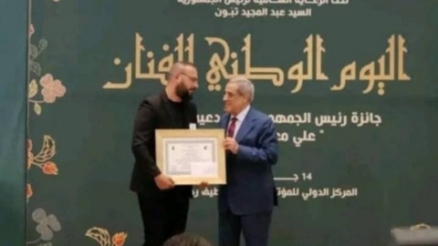 لم أتوقع فوزي بهذه الجائزة في طبعتها لهذا العام.. لا يمكن أن يكون الكتاب الرقمي بديلا للكتاب الورقي