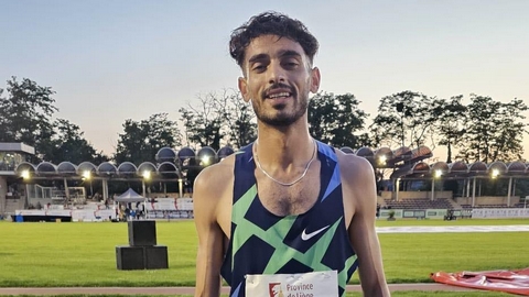 الجزائري سريش عمار في منصة التتويج