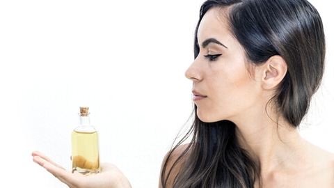 زيت الأرغان لبشرة متألقة وشعر لامع