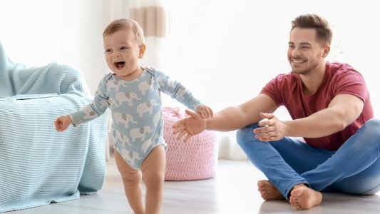 نصائح تساعدك على تدريب طفلك على المشي