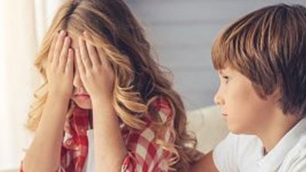 كيف تعلّمين طفلك الاعتذار عند الخطأ؟