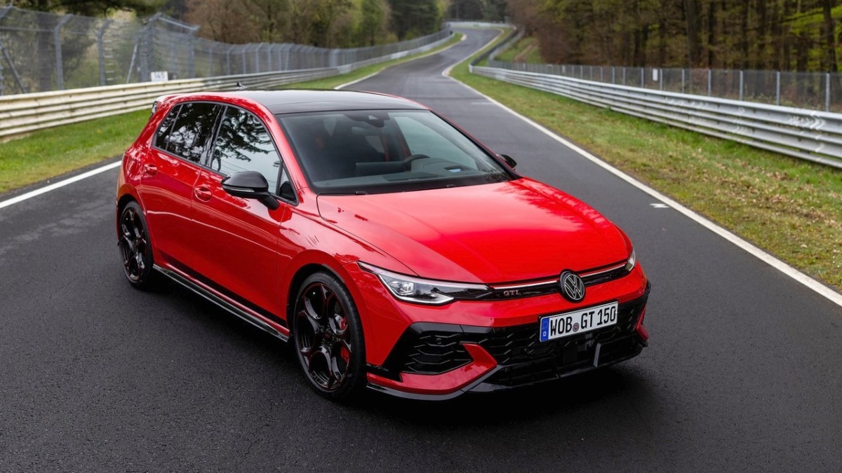 فولكس فاجن تحتفل بجولف GTI Edition 50