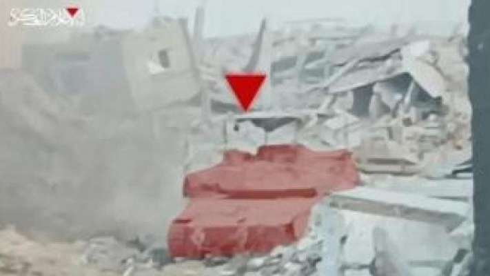 جيش الاحتلال: مقتل ضابط وجندي بتفجير ناقلة جند في خانيونس