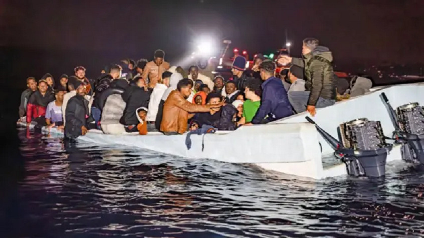 إنقاذ 78 مهاجرا تعطل قاربهم قبالة سواحل ليبيا