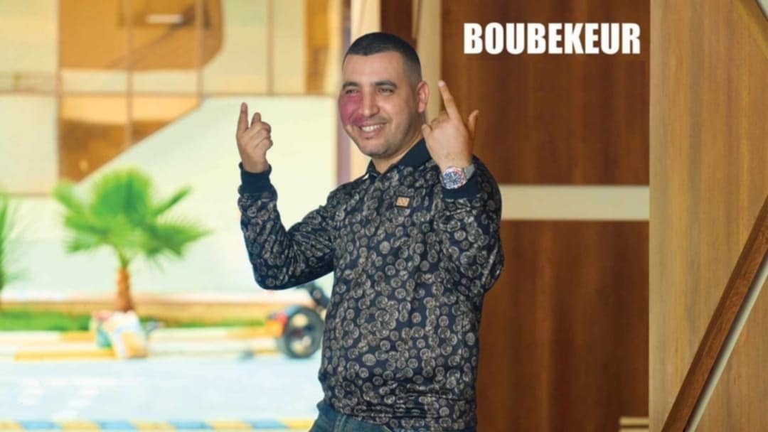 نجاحي فنيا يرجع إلى تميزي بأسلوب غنائي خاص بي.. زوجتي متفهمة لطبيعة عملي كفنان وتثق بي