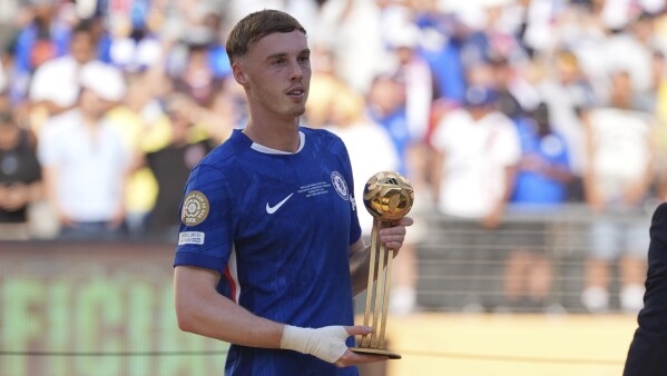 بالمر يتوج بلقب أفضل لاعب