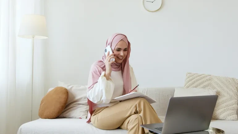 شباب يُفضلون المرأة العاملة للزواج والتعاون على تكاليف الحياة