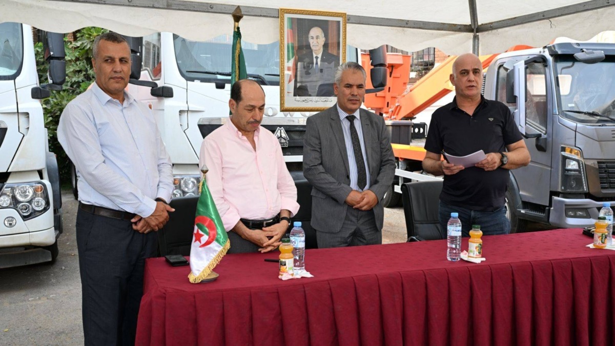 تعزيز وسائل النظافة بشاحنات جديدة ببئر مراد رايس