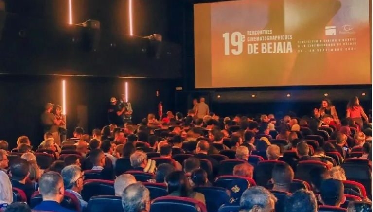 “بين وبين” يقصّ شريط لقاءات بجاية