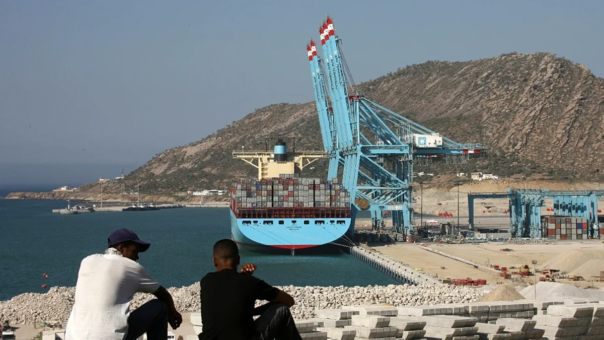 حركة المقاطعة بالمغرب: تكشف عن رسو سفينة في طنجة يُشتبه في حملها معدات عسكرية للاحتلال الصهيوني
