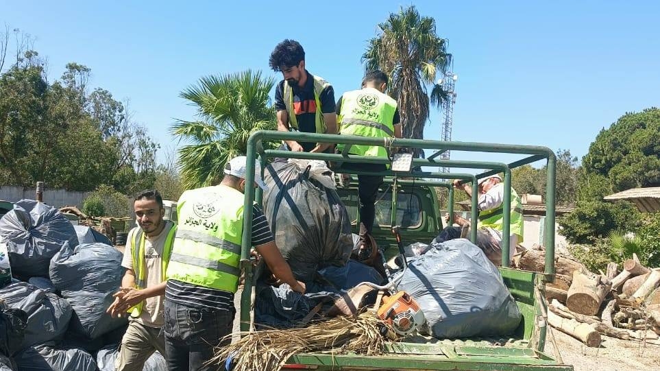 غابة بينام.. التخلص من مخلفات الزوار من النفايات
