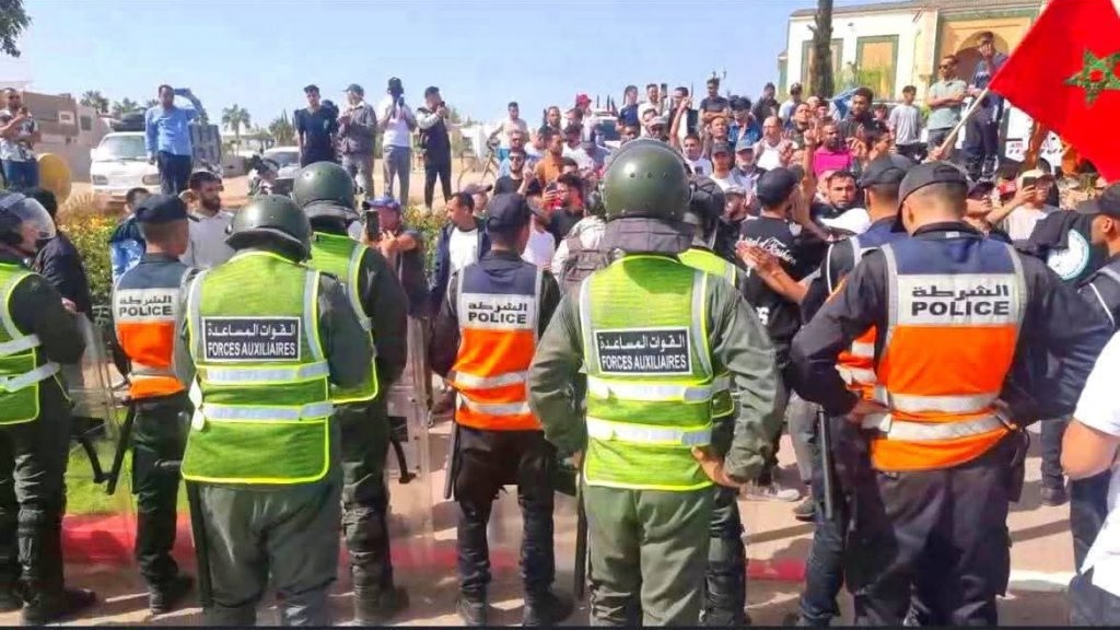 قوات الأمن تحاصر وقفة احتجاجية أمام مستشفى أكادير