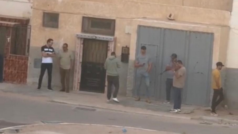 قوات الاحتلال المغربي تعتدي على مدافع صحراوي عن حقوق الإنسان وتحاصر اجتماعا للآلية التنسيق الفعل النضالي بالعيون المحتلة