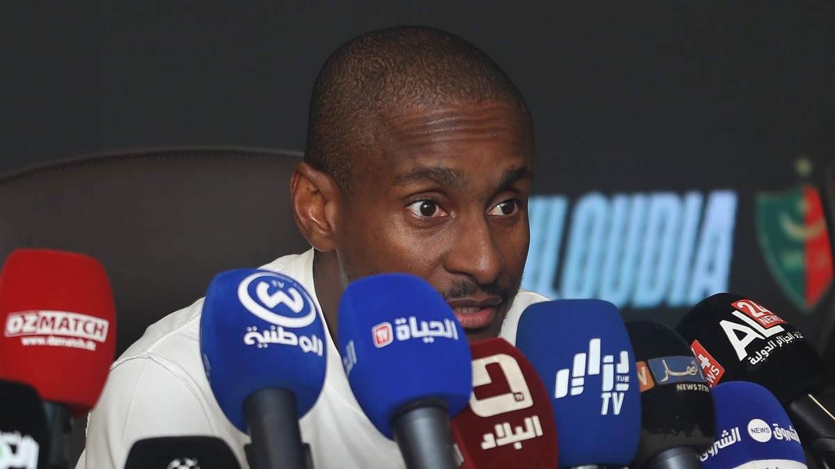 موكويـنا مدرب مولودية الجزائر يعترف: “بوميل وبن يحيى قاما بعمل ممتاز قبلي”